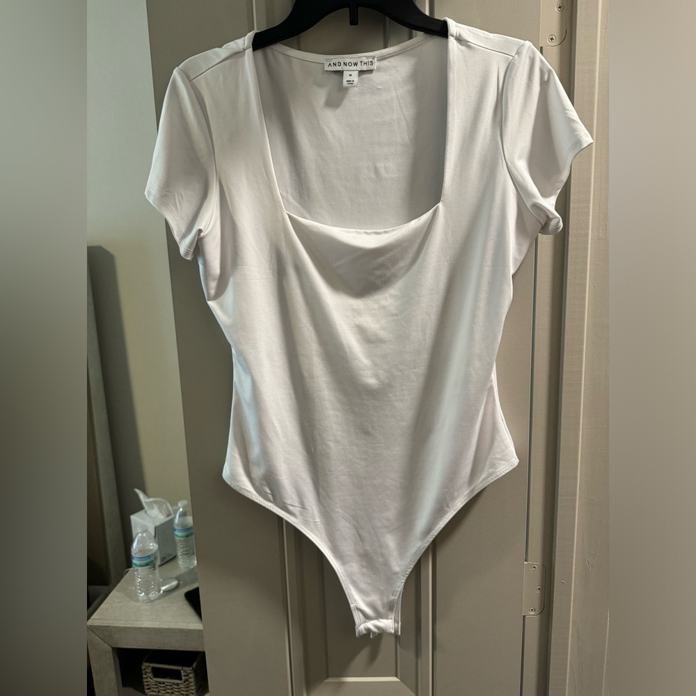 White square neck short sleeve body suit